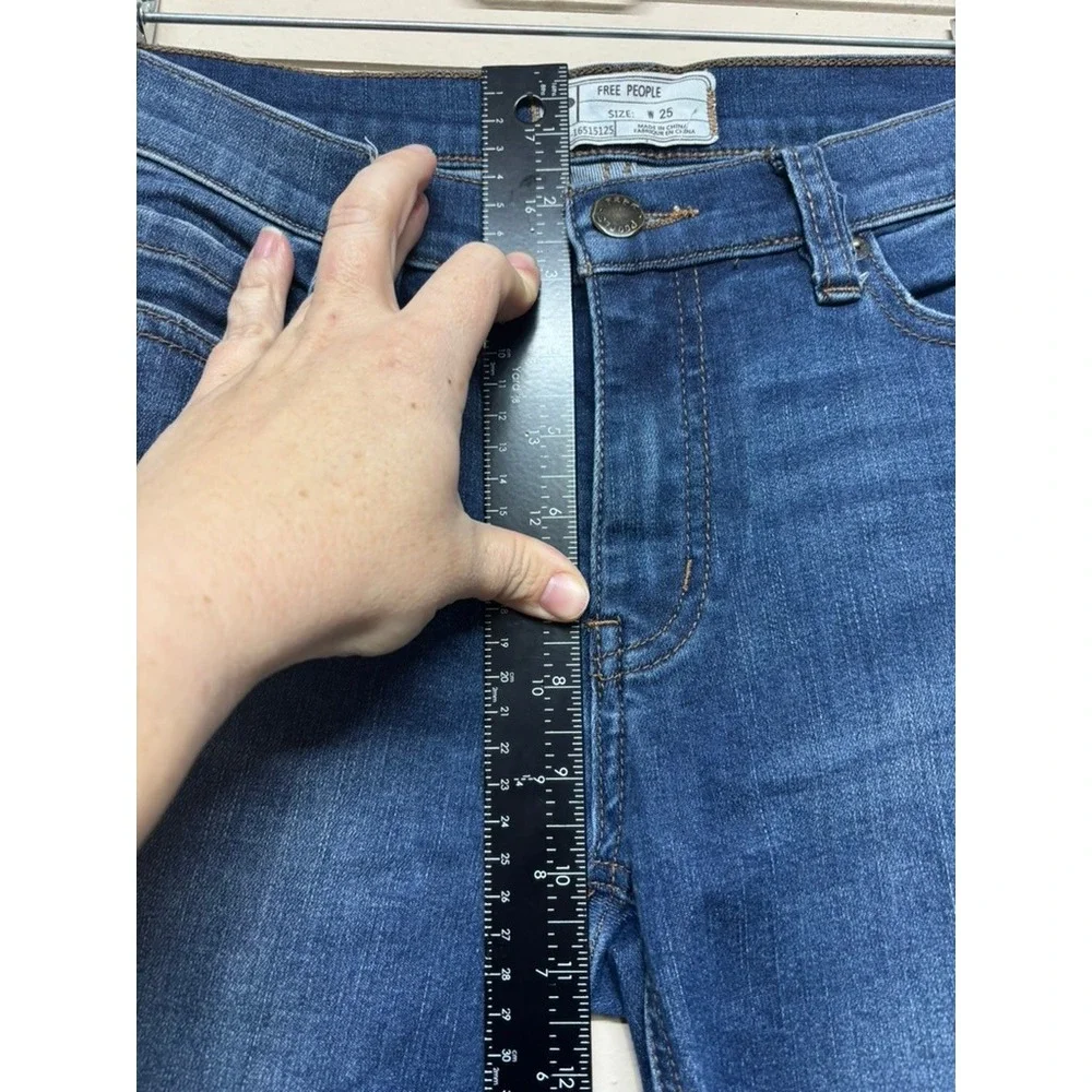 Free People Distressed‎ Skinny Jeans Size 25 Raw Hem Ankle Denim Blue